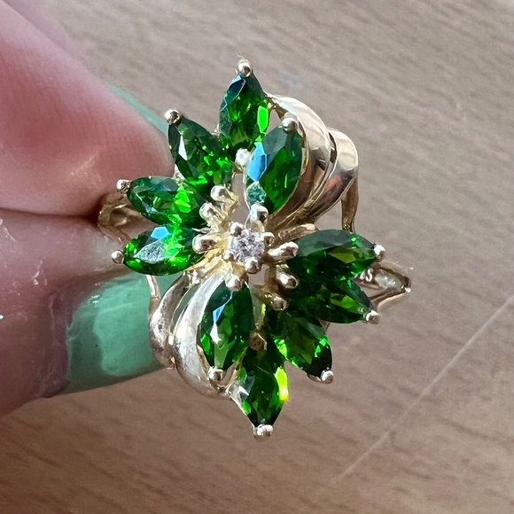 VINTAGE 14K YELLOW GOLD VIVID GREEN RUSSIAN CHROME DIOPSIDE & DIAMOND RING